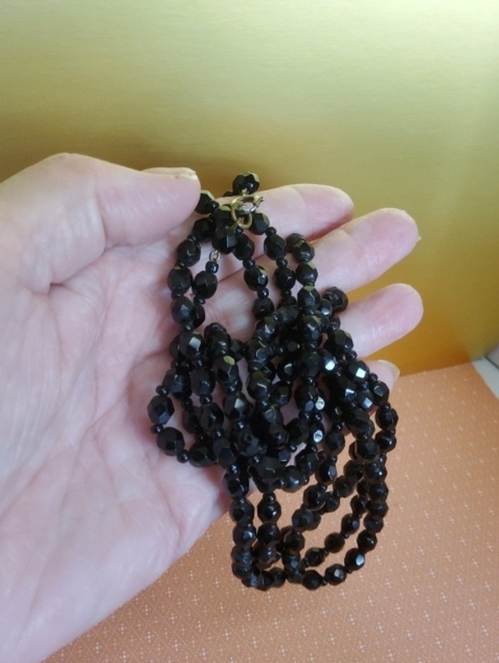Opera lenght black faceted necklace vintage.